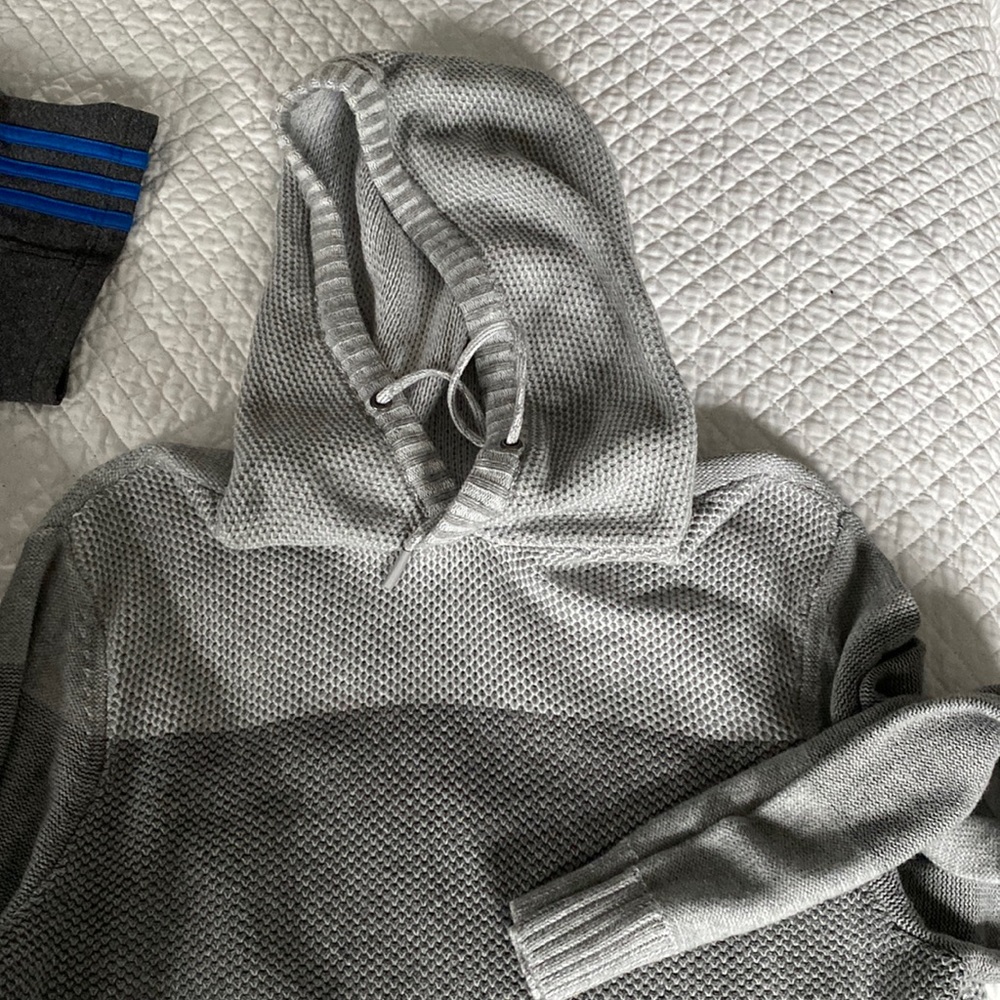 New with tags ! Mens size m Urban Pipeline sweater hoodie grey
